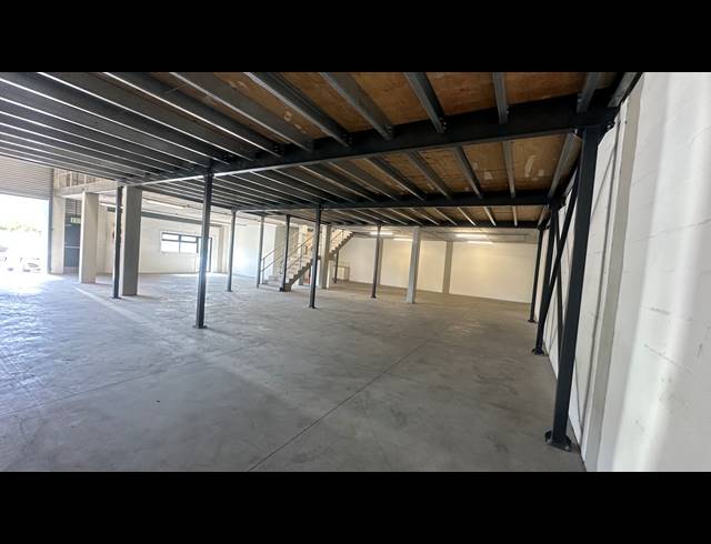 572M² MINI FACTORY TO LET IN STIKLAND INDUSTRIAL